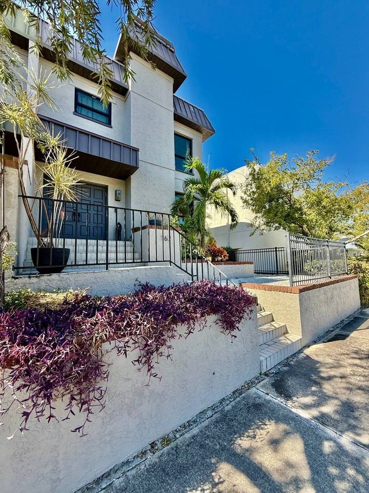 162 E Davis Blvd - Photo 3 of 44