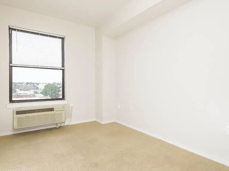 44 Sherman Ave - Photo 5 of 12