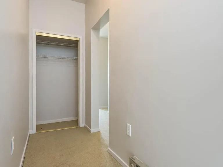 44 Sherman Ave - Photo 6 of 12