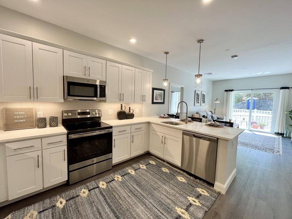 3206 Briarwood Vlg - Photo 2 of 16