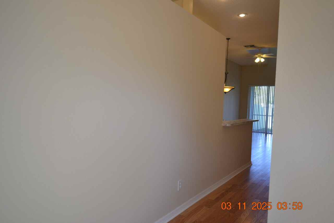 204 Hemingway Dr - Photo 4 of 37