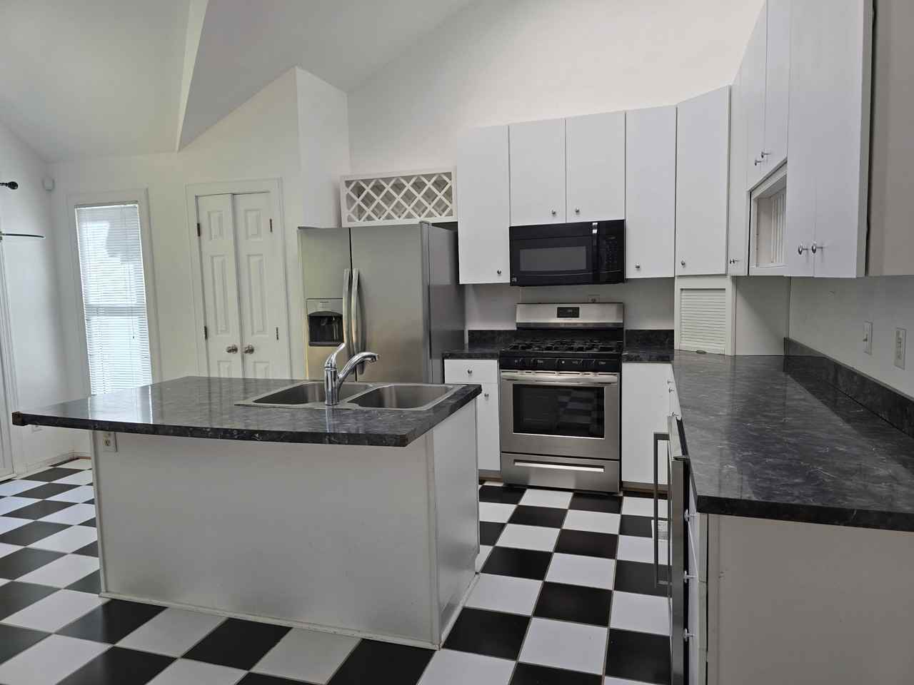 5716 Saddle Hill Drive - Photo 4 of 14