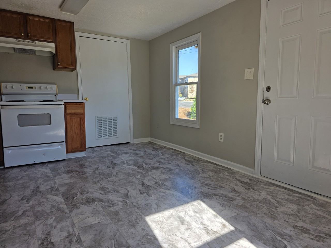 531 Old Stone Rd - Photo 7 of 19