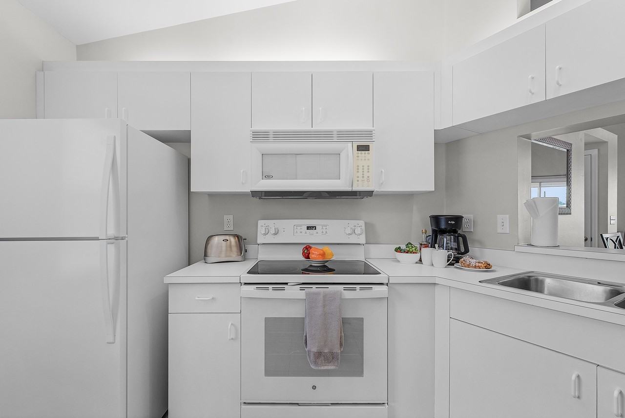 12131 Summergate Cir #203 - Photo 6 of 31