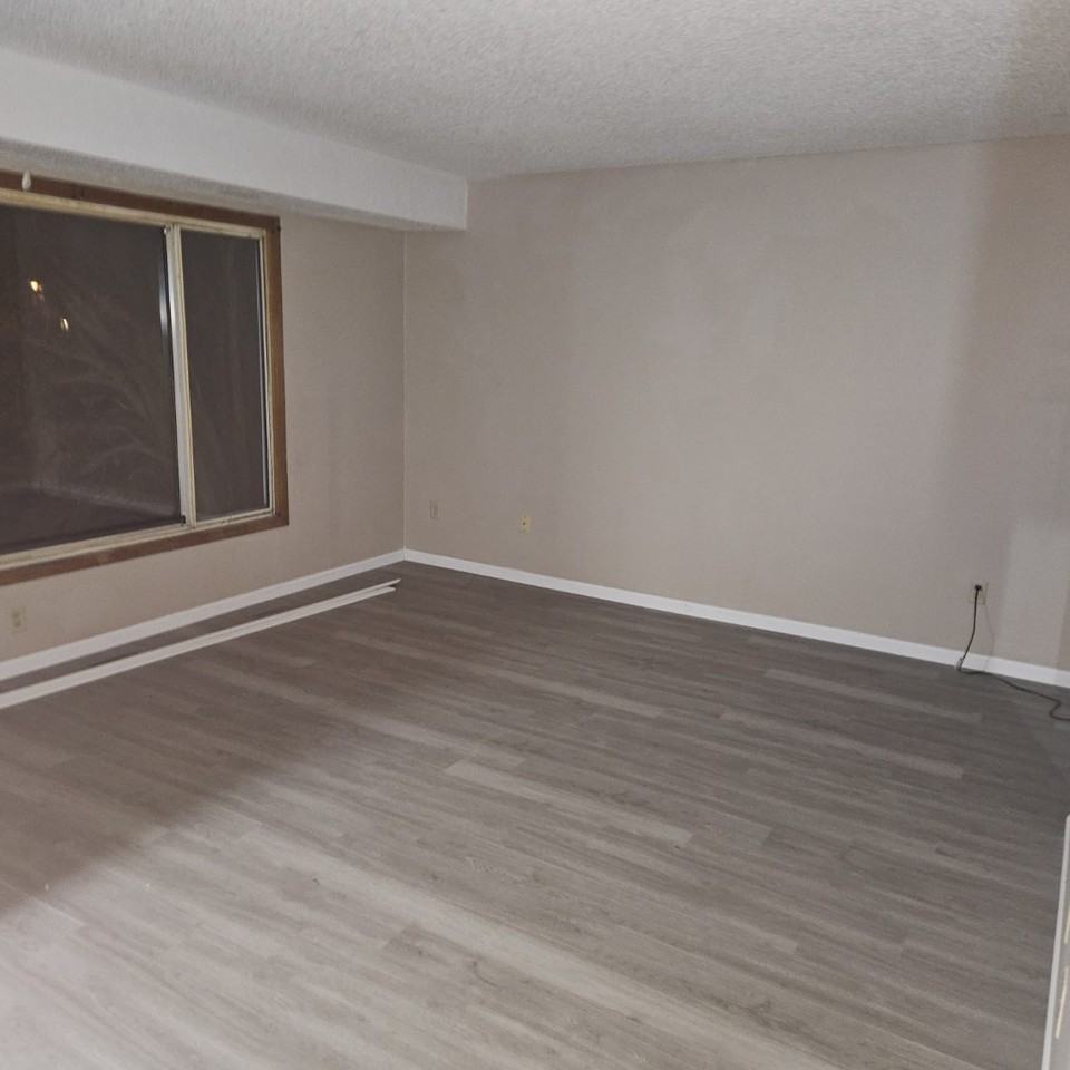 14355 Hemlock Ct S - Photo 4 of 16