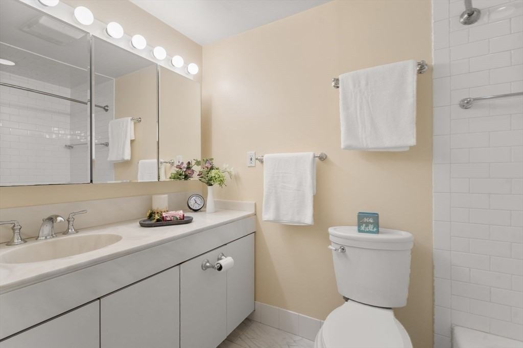 65 Grove St - Photo 5 of 16