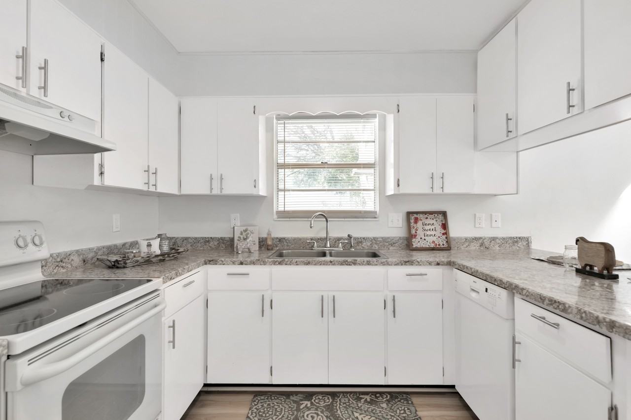 131 Holmes Blvd Nw - Photo 3 of 23