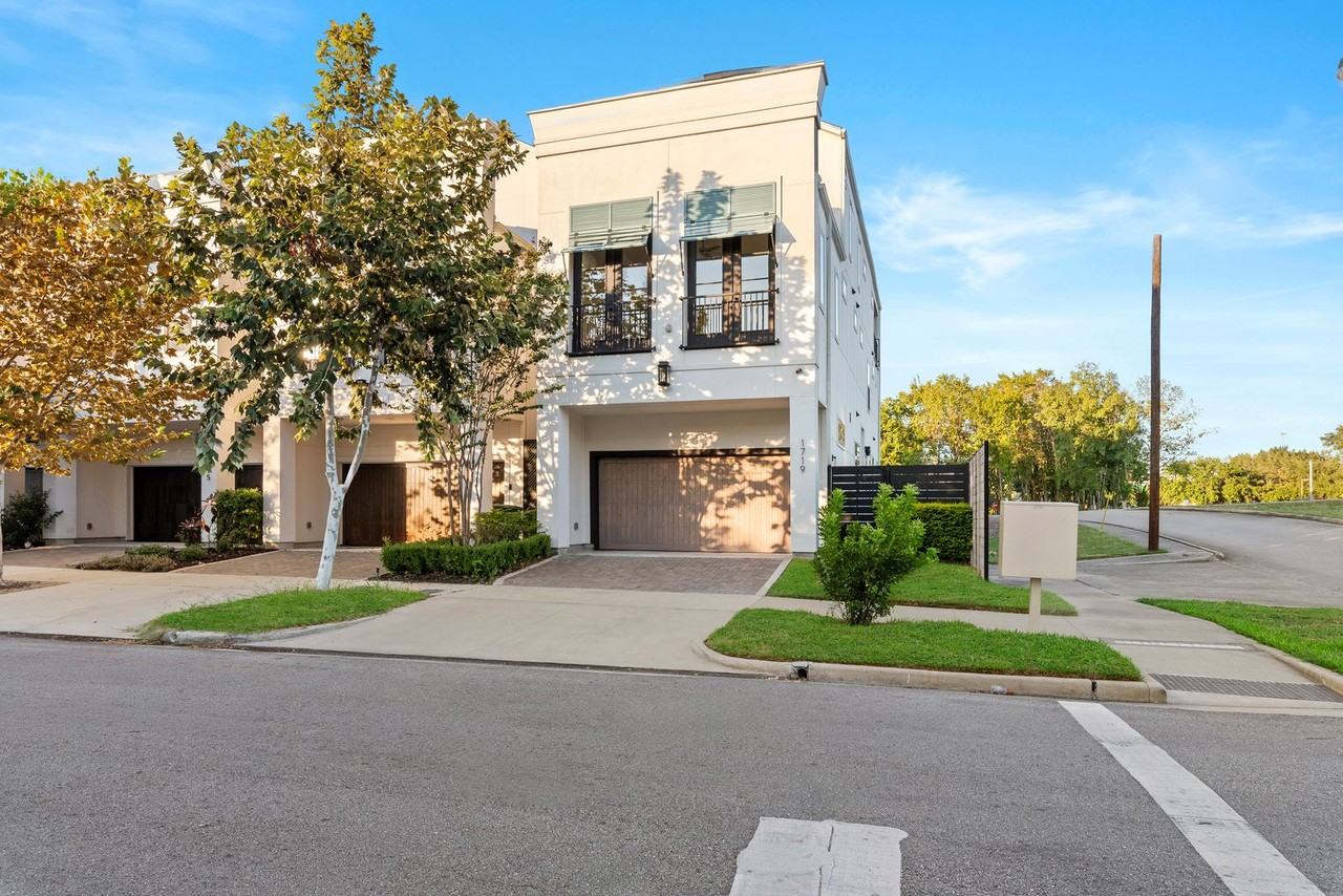 1719 Holman St - Photo 4 of 44