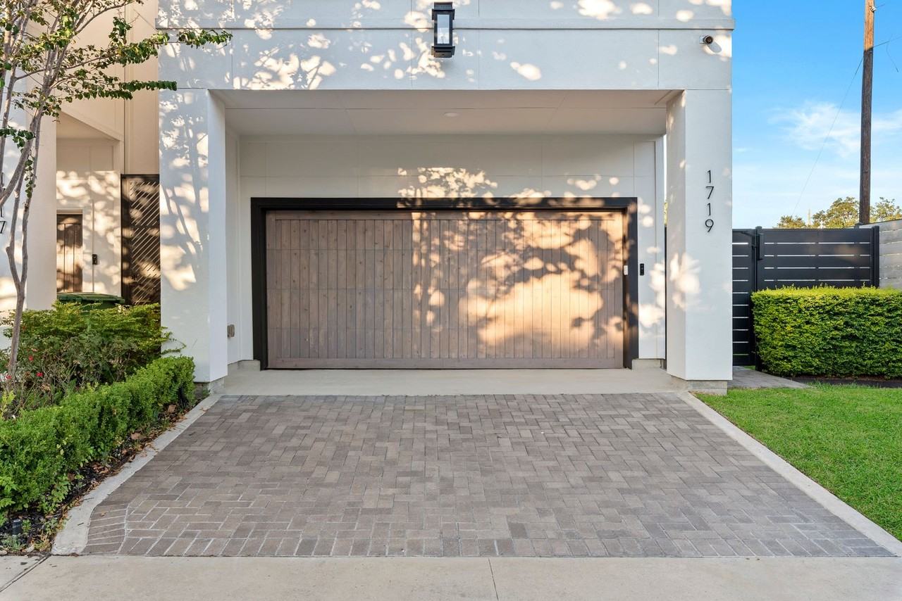 1719 Holman St - Photo 5 of 44