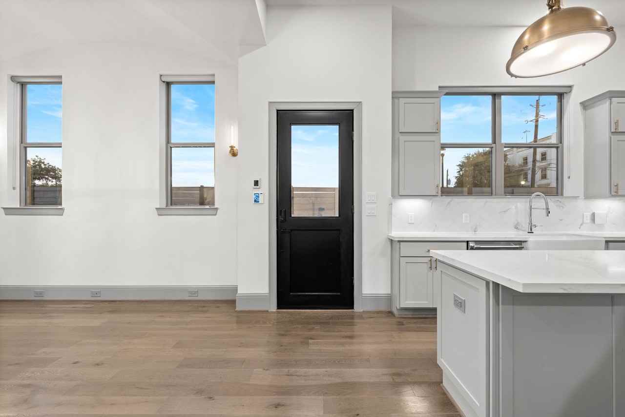 1719 Holman St - Photo 6 of 44