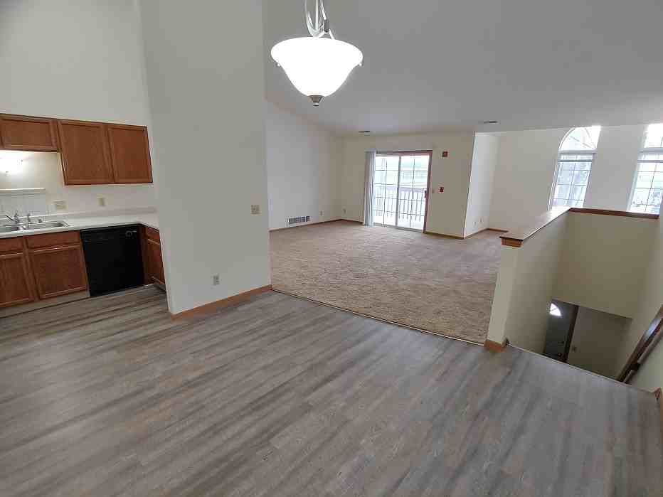 901-931 Owen St - Photo 3 of 21