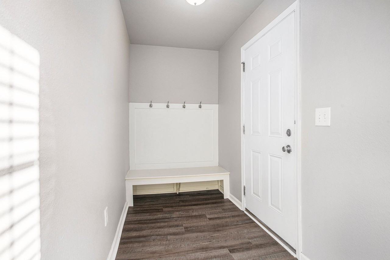 223 Station Hill St - Photo 5 of 29