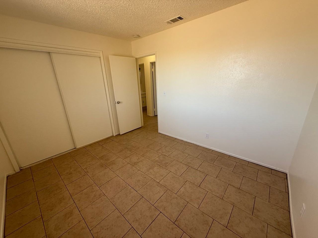 9324 Hesperia Rd - Photo 5 of 33