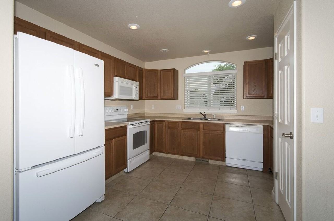 11941 Corbu Hts - Photo 4 of 15