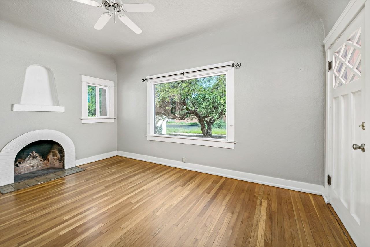 2710 E 6th St - Photo 2 of 19