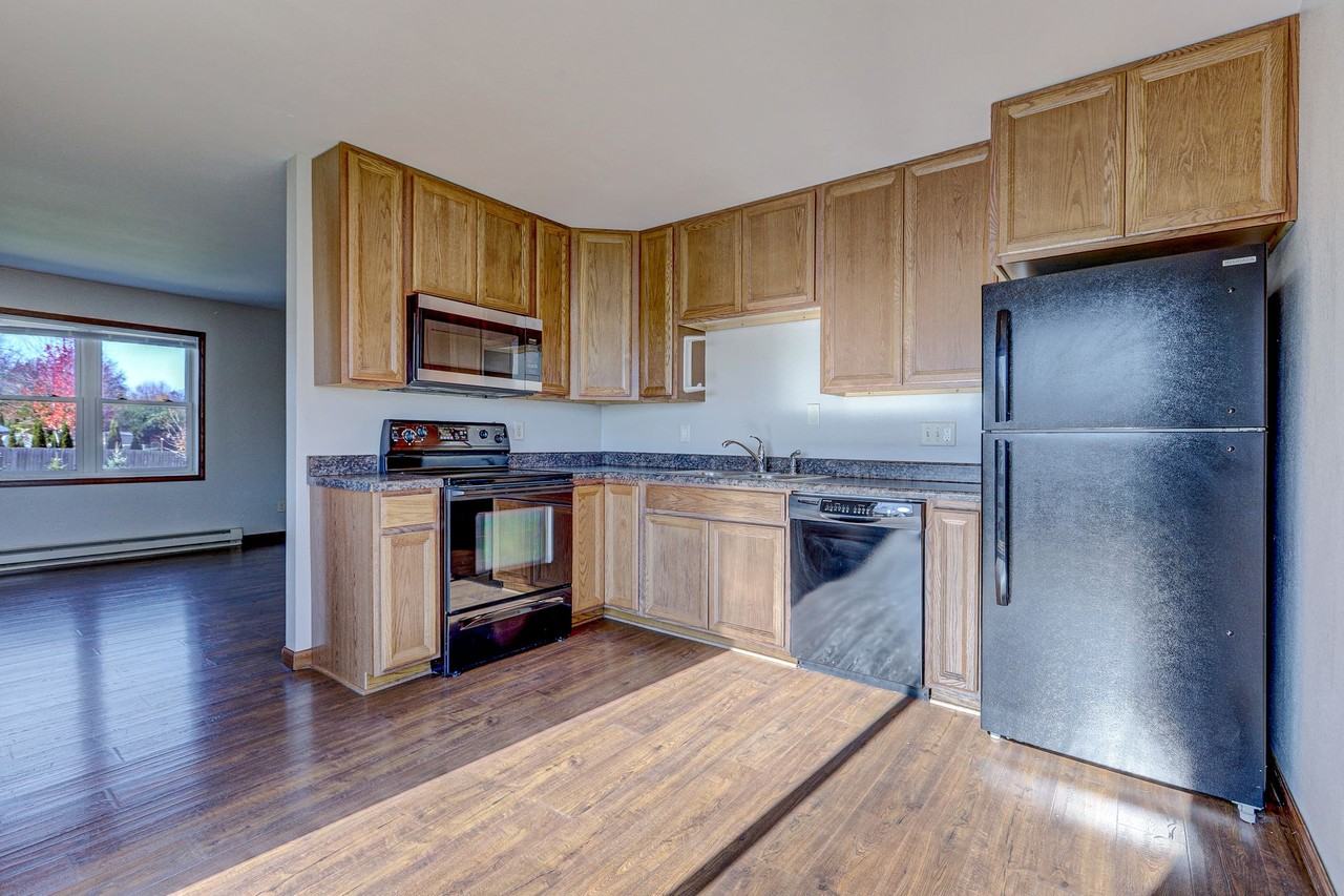 2273 Country Ln - Photo 5 of 36