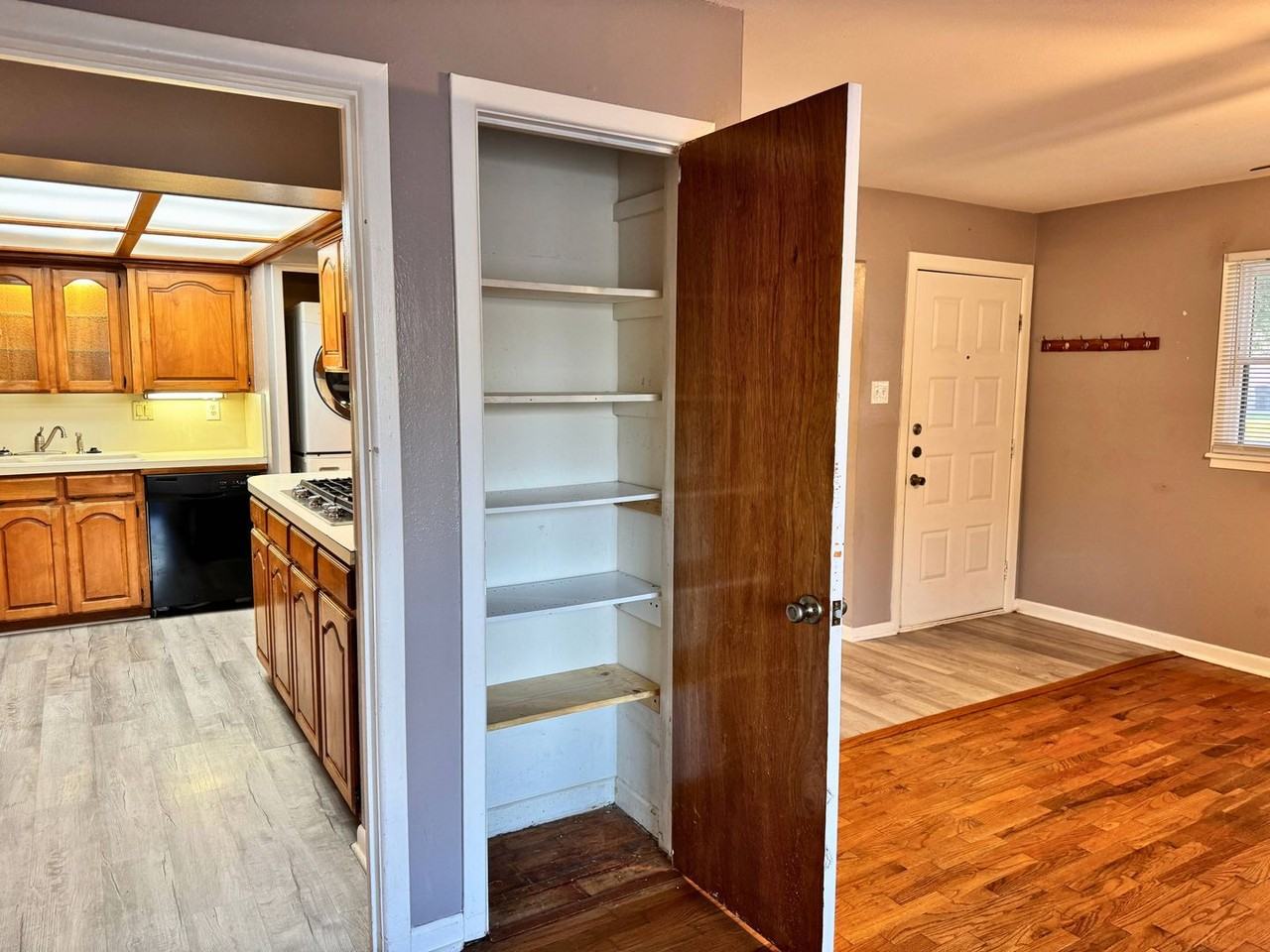 4503 Mccrory Avenue - Photo 5 of 36