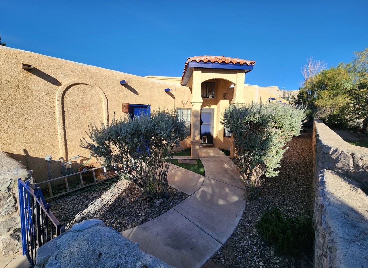 2050 Pinecone Way - Photo 2 of 33