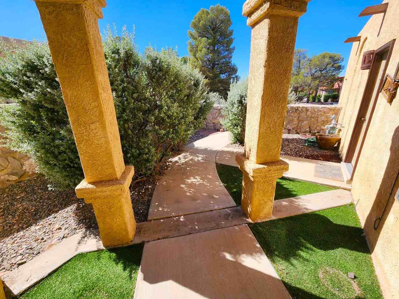 2050 Pinecone Way - Photo 4 of 33