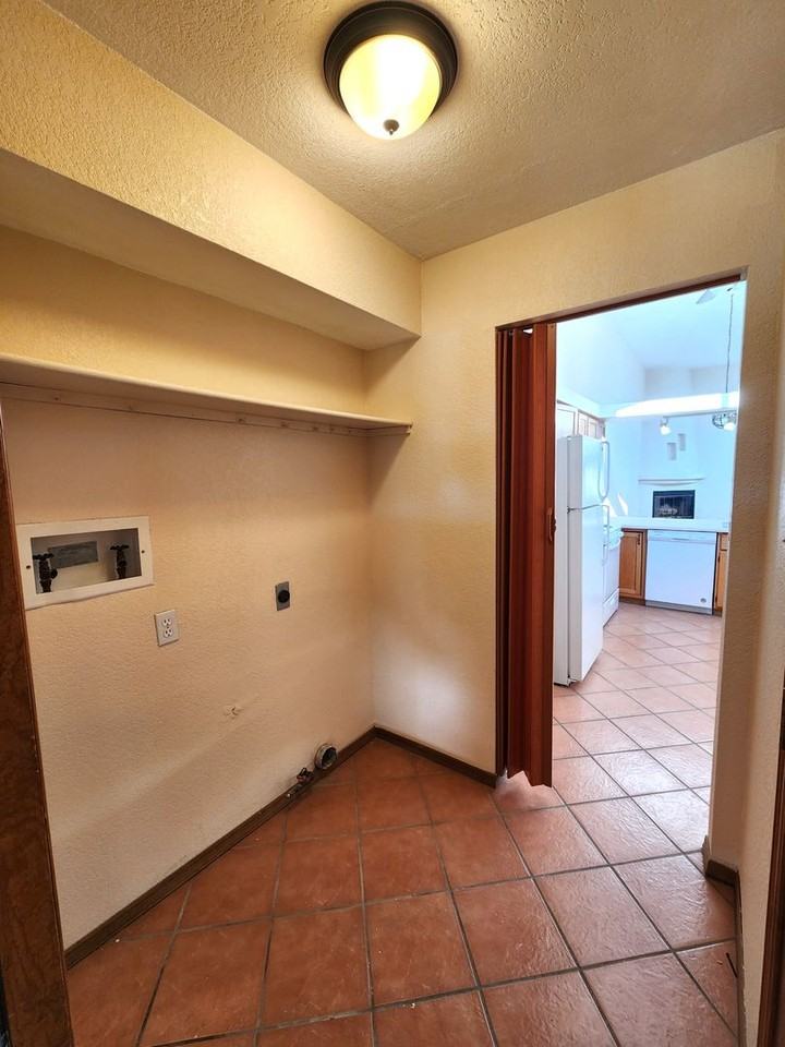 2050 Pinecone Way - Photo 5 of 33