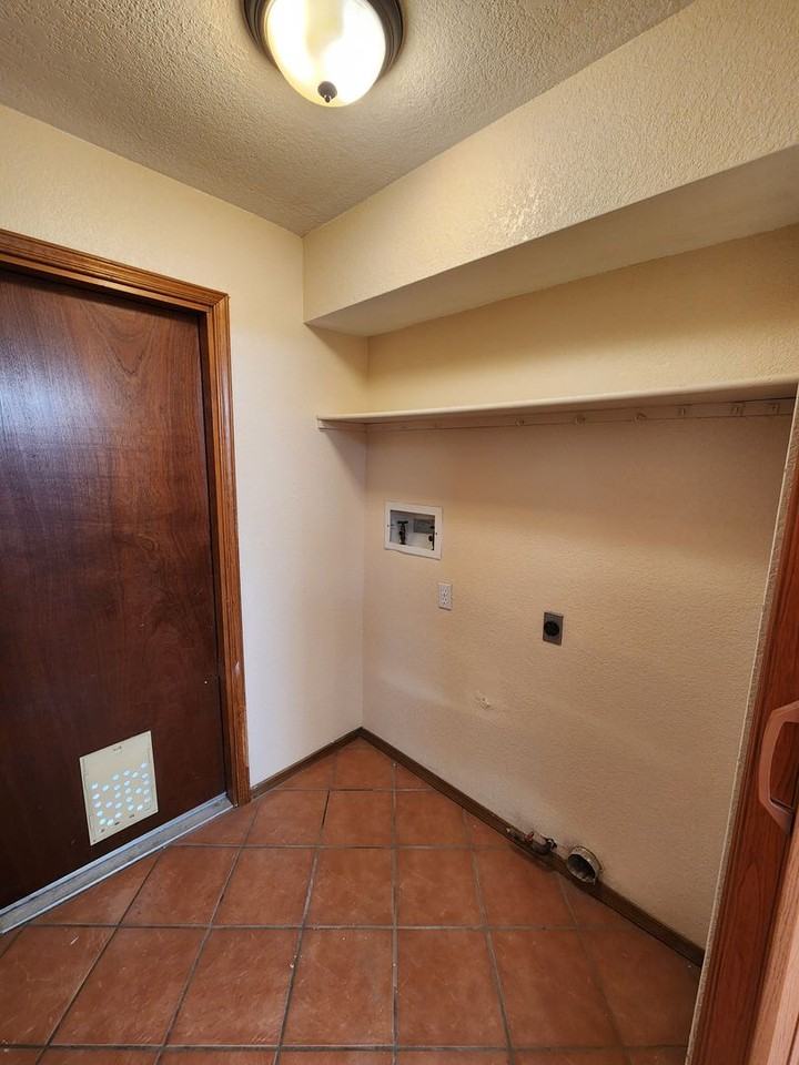 2050 Pinecone Way - Photo 6 of 33