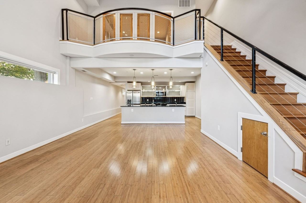 241 R St Ne #A - Photo 2 of 33