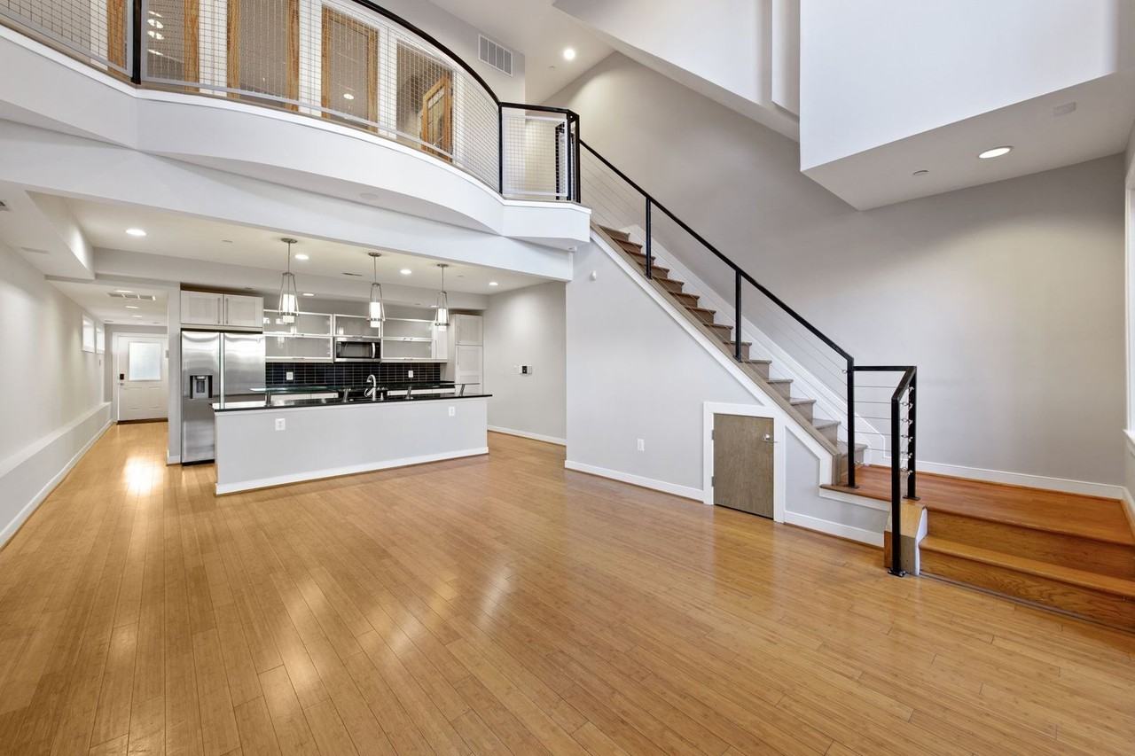 241 R St Ne #A - Photo 3 of 33