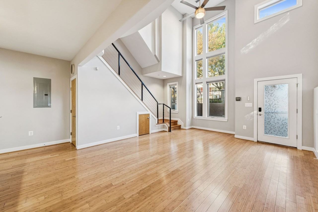 241 R St Ne #A - Photo 4 of 33