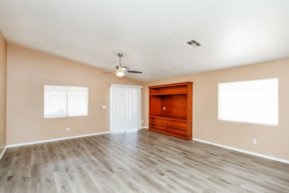 1002 Emerald Stone Ave - Photo 5 of 16