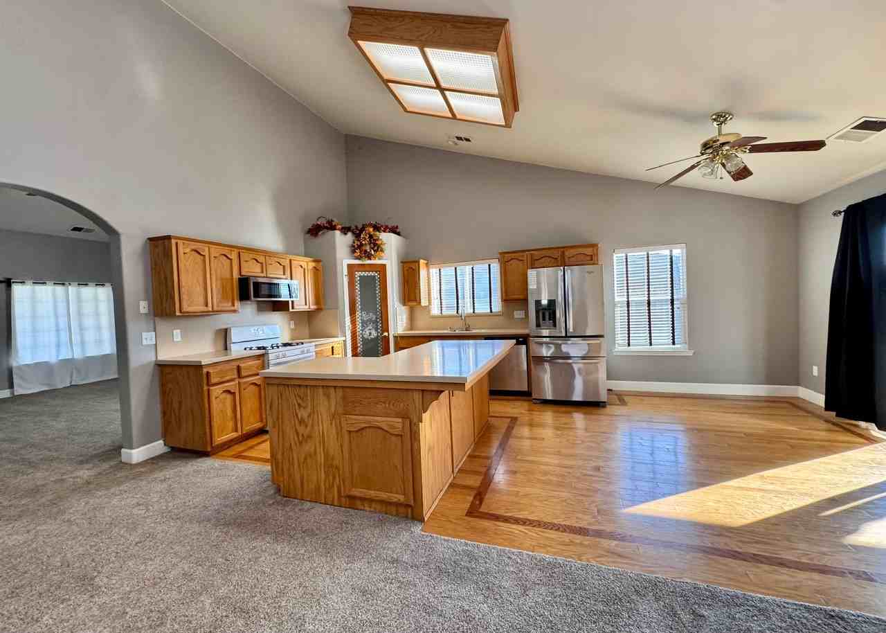 445 S 19th Ave #NA - Photo 4 of 7