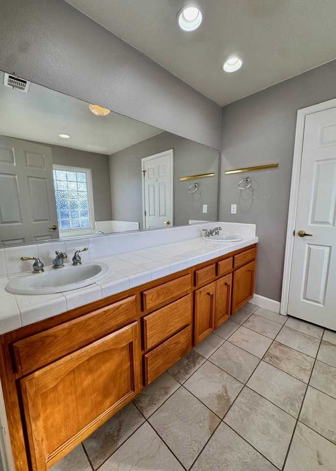 445 S 19th Ave #NA - Photo 5 of 7