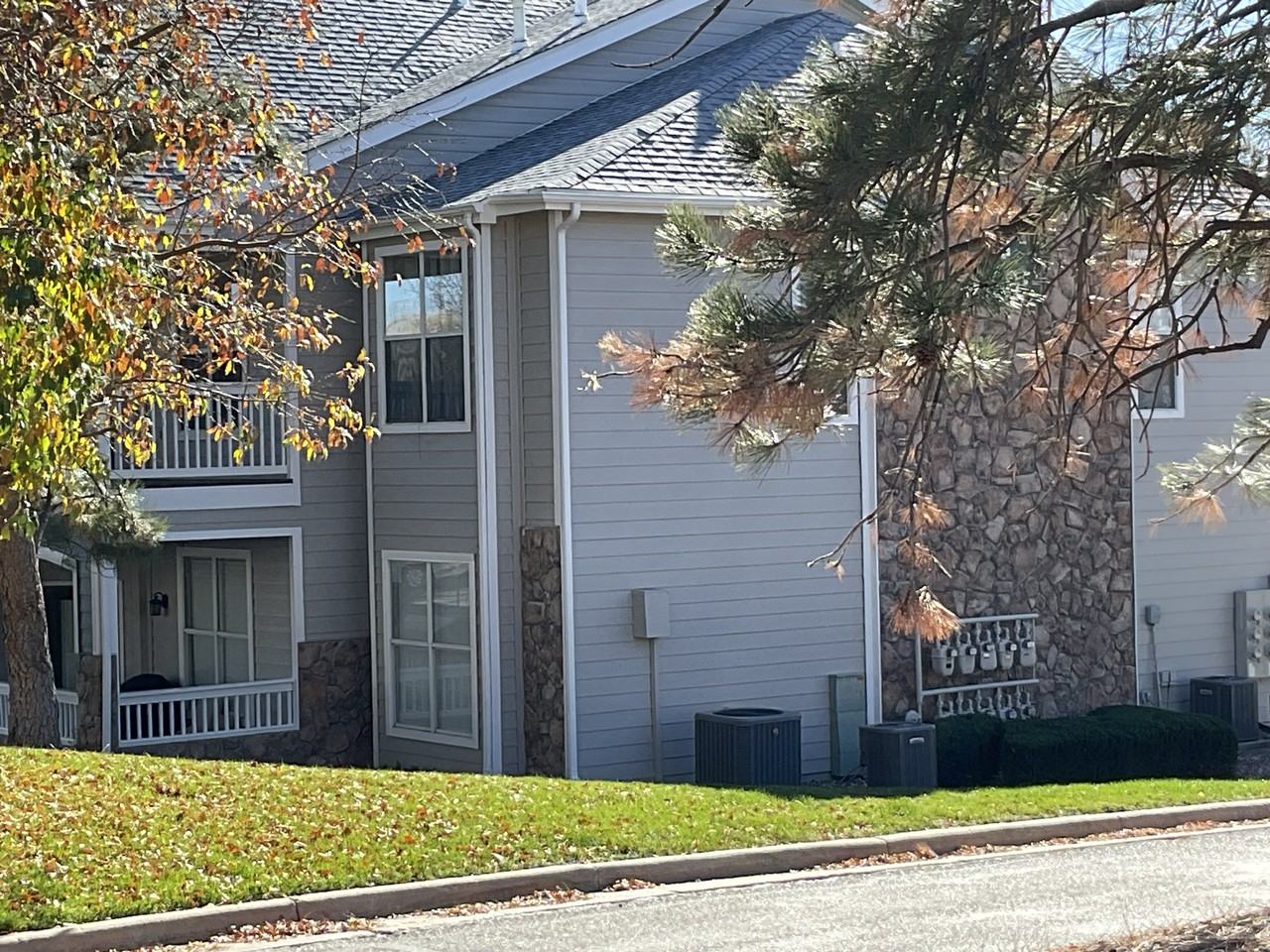 6005 Castlegate Dr W #W - Photo 4 of 50