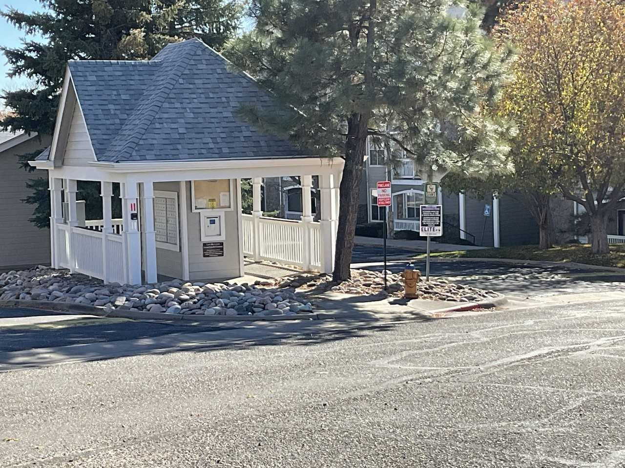 6005 Castlegate Dr W #W - Photo 5 of 50