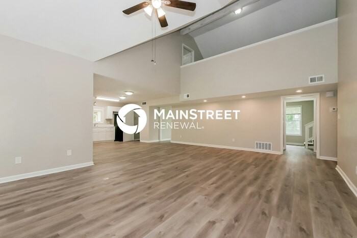 2242 Marion Ln - Photo 4 of 17