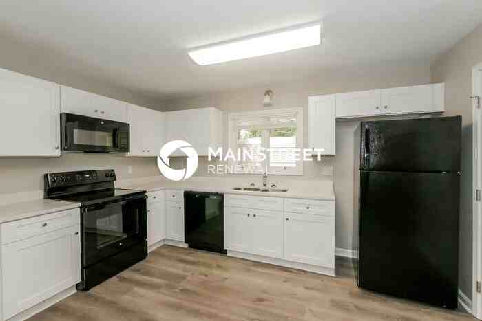 2242 Marion Ln - Photo 7 of 17