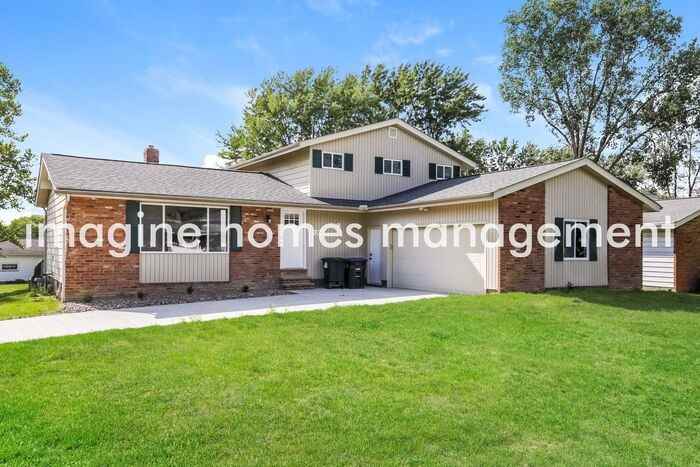 1208 Mulberry Lane - Photo 3 of 19