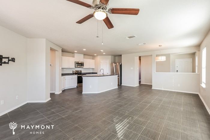 6806 Slaton Flds - Photo 4 of 12