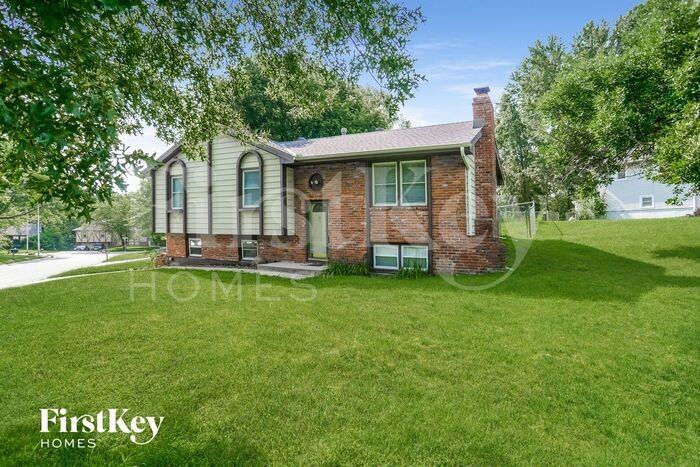 7305 Northwest 76th Place - Photo 2 of 15