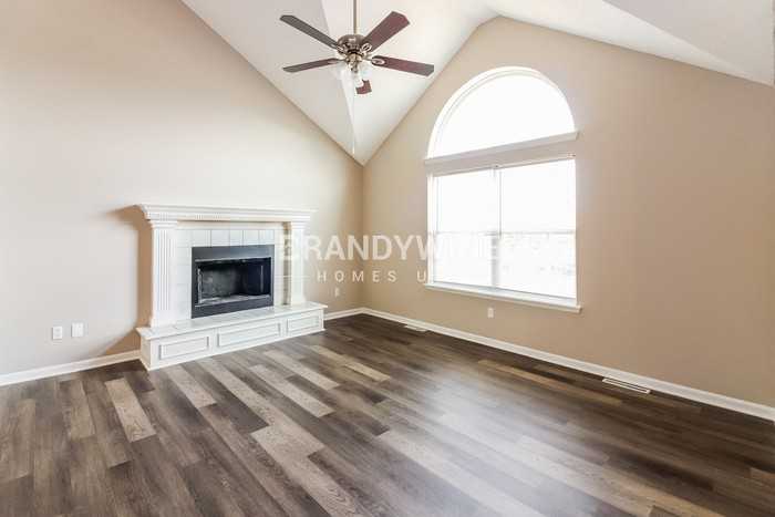 1205 Deena St - Photo 3 of 20