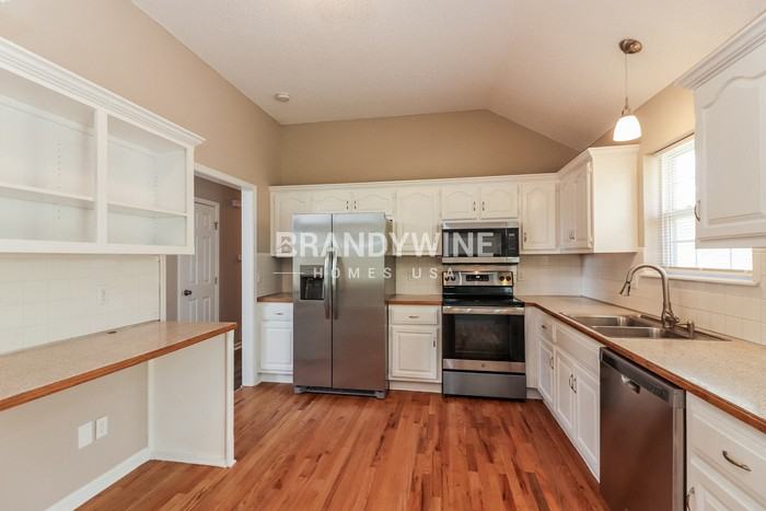 1205 Deena St - Photo 5 of 20