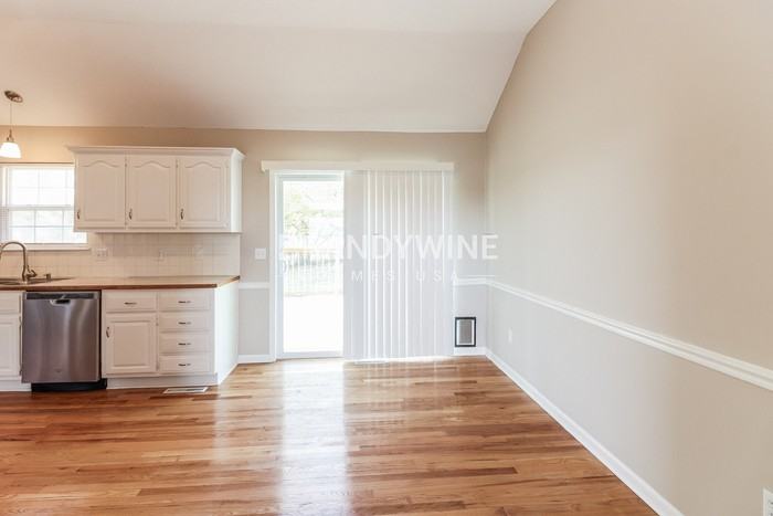 1205 Deena St - Photo 6 of 20