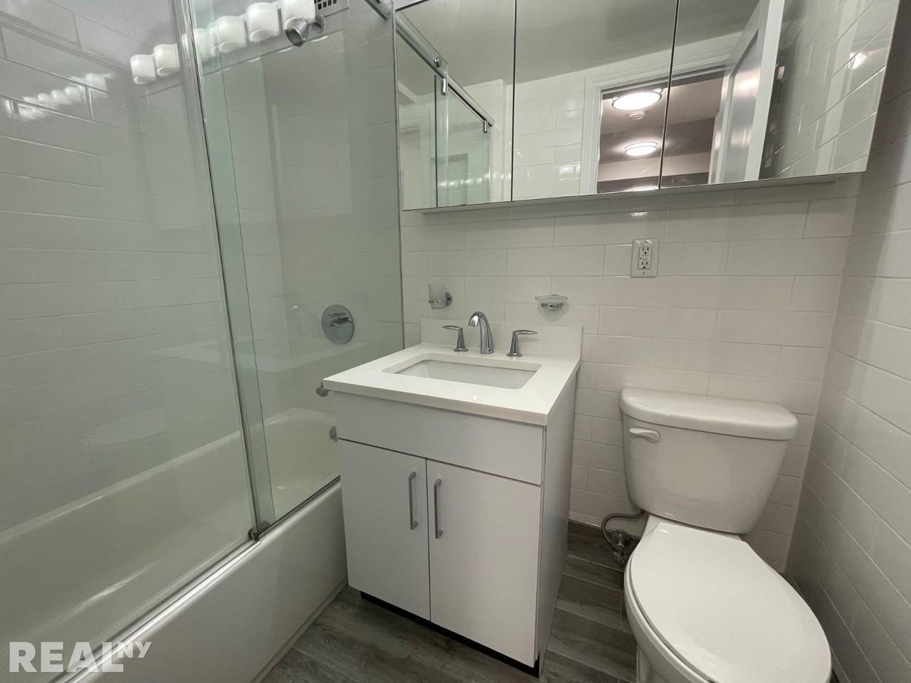 219 E 69th St #5E - Photo 4 of 4