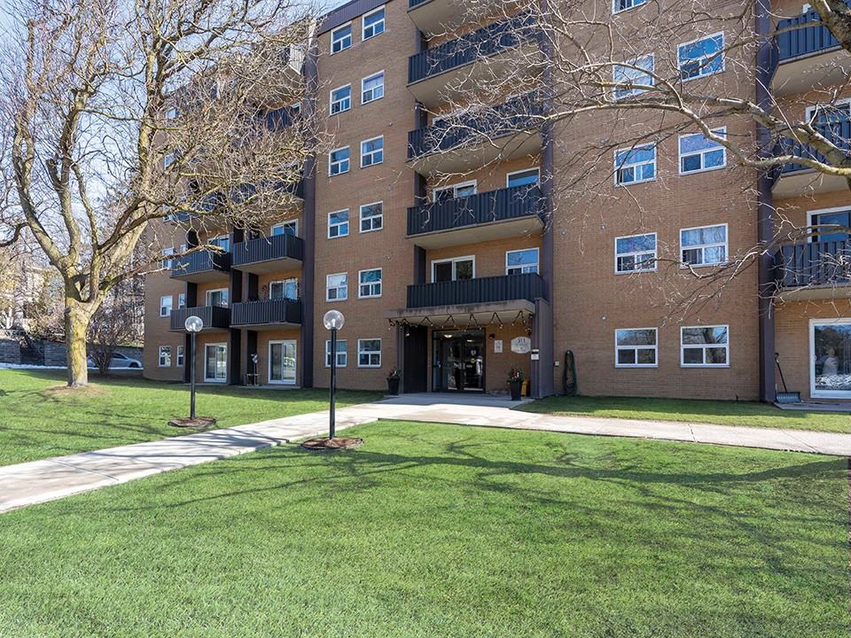 Hanover Tower Apartments - Photo 3 of 24