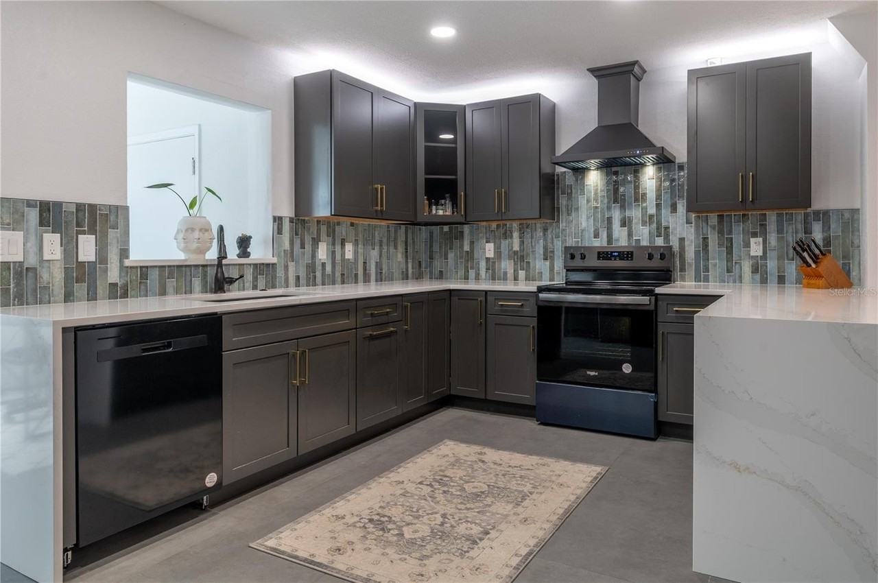 1097 Eden Isle Blvd Ne - Photo 2 of 41