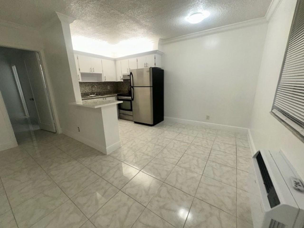 622 NE 14th Ave Ft. Lauderdale, FL 33304 - Photo 5 of 9