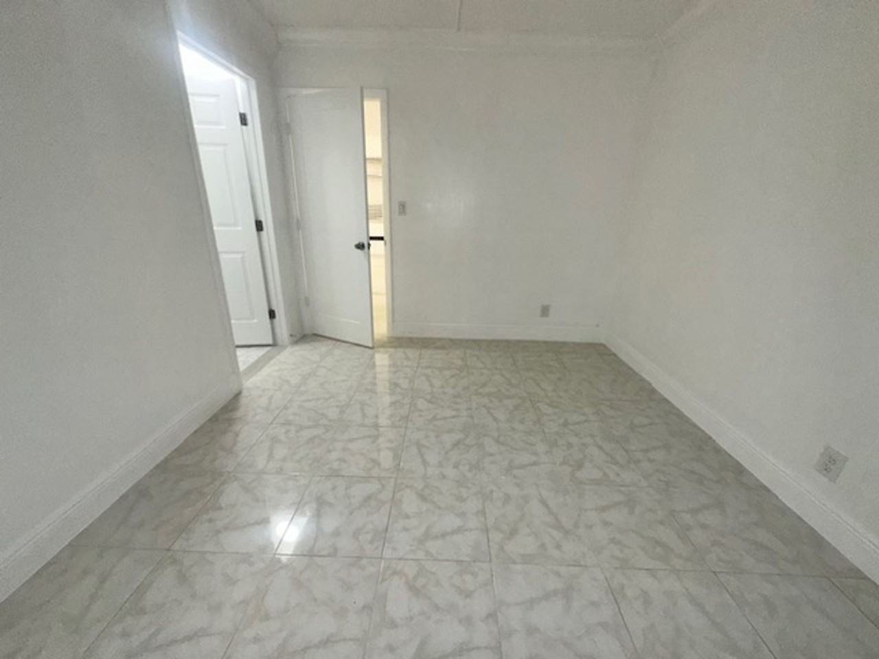 622 NE 14th Ave Ft. Lauderdale, FL 33304 - Photo 7 of 9