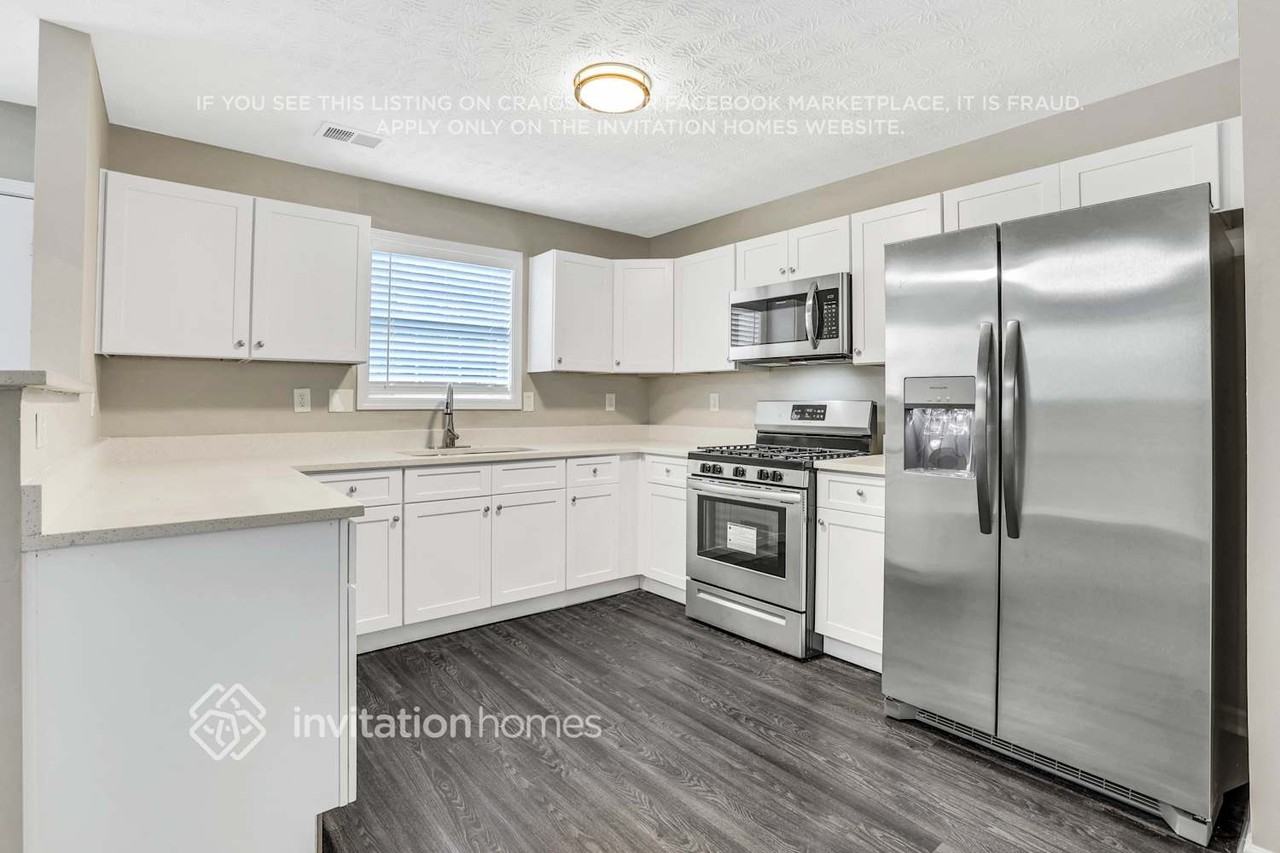 2439 Miller Oaks Circle - Photo 3 of 17