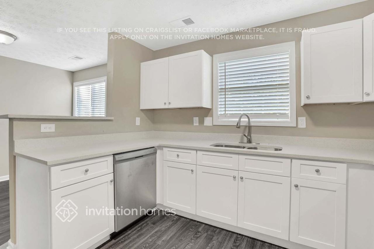 2439 Miller Oaks Circle - Photo 4 of 17