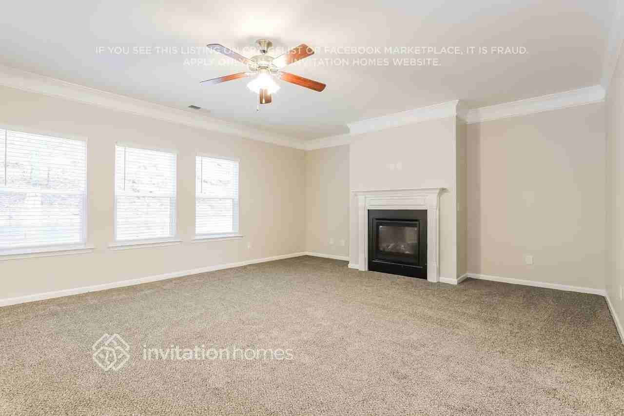 1366 Wilson Manor Cir - Photo 4 of 18
