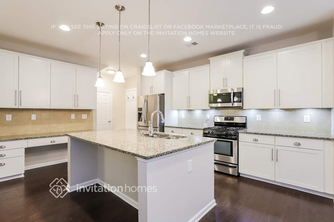 1366 Wilson Manor Cir - Photo 7 of 18